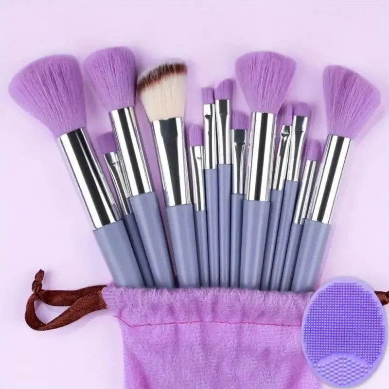 Conjunto de pincéis de maquiagem macios e fofos, profissionais, cosméticos.