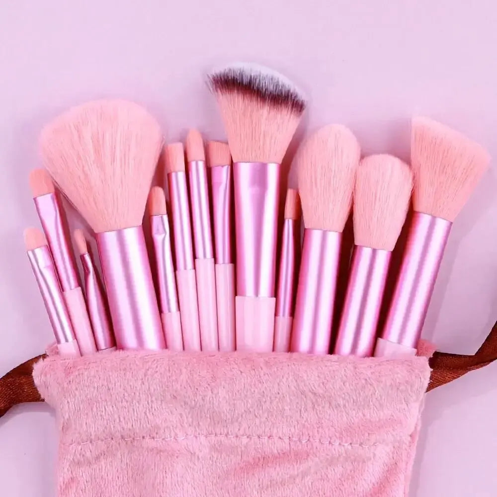 Conjunto de pincéis de maquiagem macios e fofos, profissionais, cosméticos.