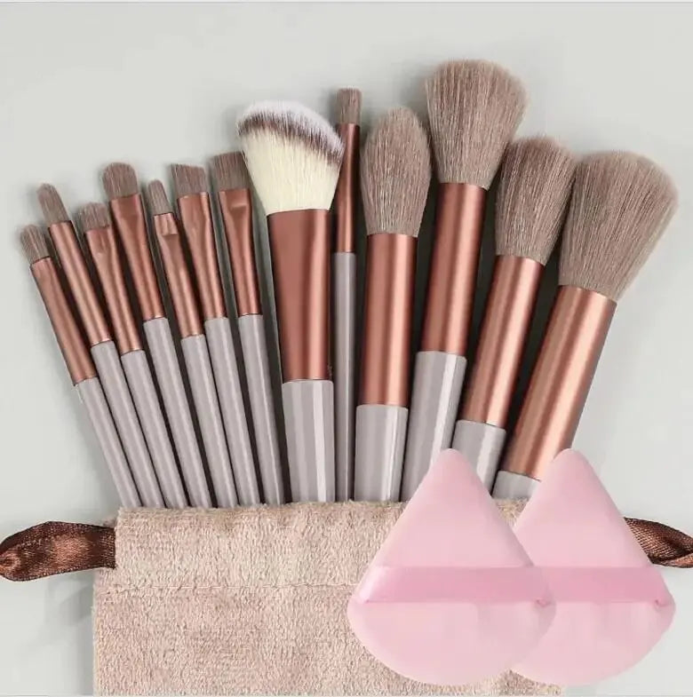 Conjunto de pincéis de maquiagem macios e fofos, profissionais, cosméticos.