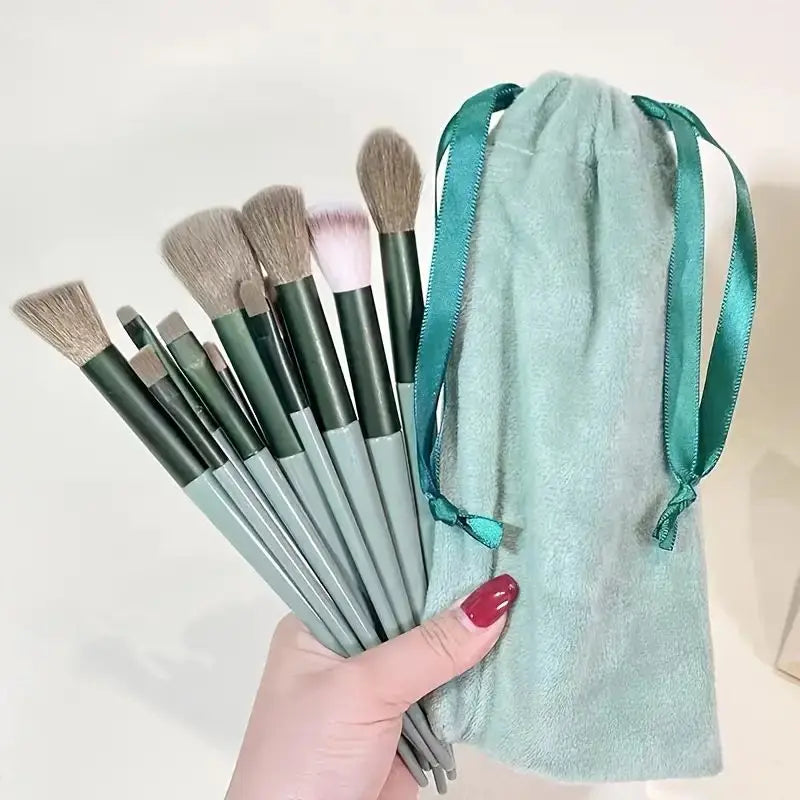 Conjunto de pincéis de maquiagem macios e fofos, profissionais, cosméticos.