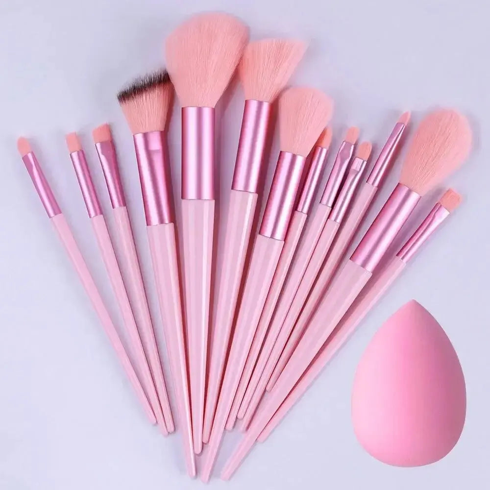 Conjunto de pincéis de maquiagem macios e fofos, profissionais, cosméticos.