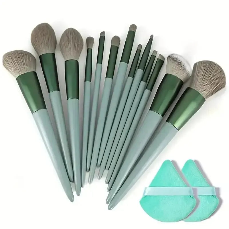 Conjunto de pincéis de maquiagem macios e fofos, profissionais, cosméticos.