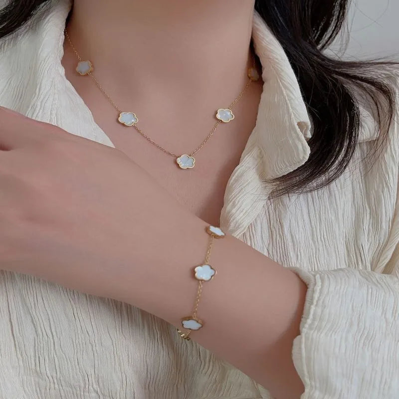 Conjunto de 3 peças de colar e pulseira com flor de cinco pétalas da sorte, conjunto de brincos para mulheres