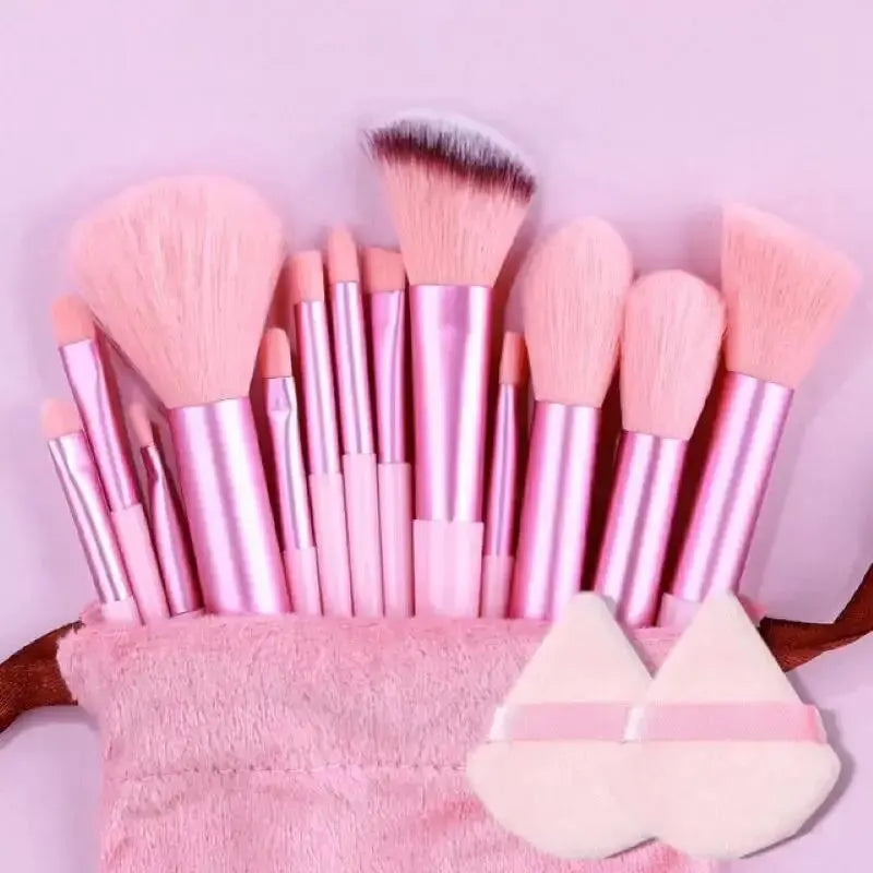 Conjunto de pincéis de maquiagem macios e fofos, profissionais, cosméticos.