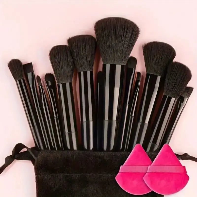 Conjunto de pincéis de maquiagem macios e fofos, profissionais, cosméticos.