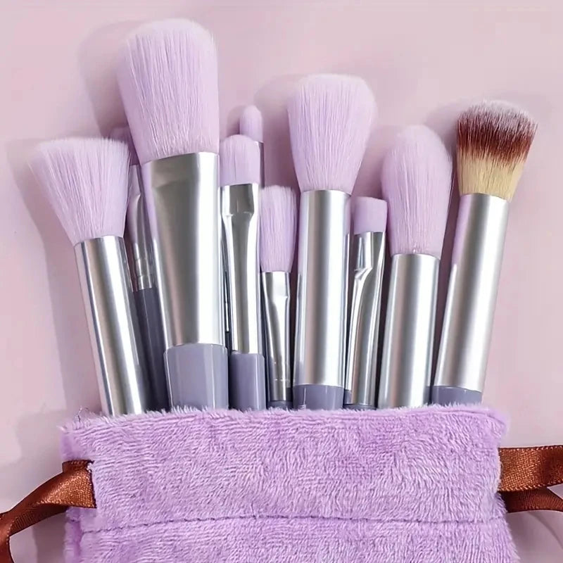 Conjunto de pincéis de maquiagem macios e fofos, profissionais, cosméticos.