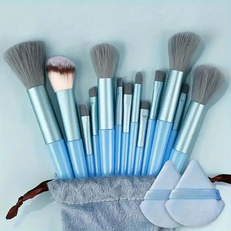 Conjunto de pincéis de maquiagem macios e fofos, profissionais, cosméticos.