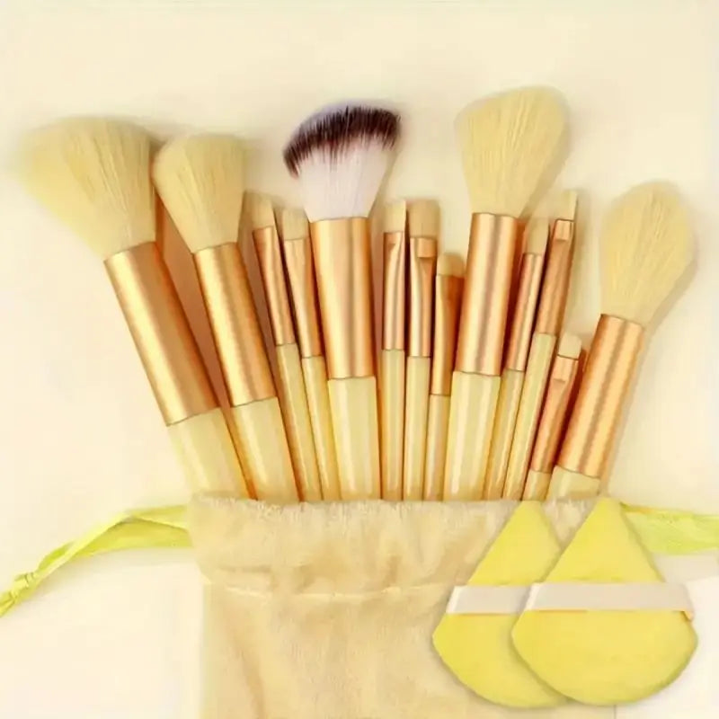 Conjunto de pincéis de maquiagem macios e fofos, profissionais, cosméticos.